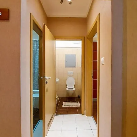 Harmony - Balcony, Ac, Free Parking, Metro, Self Check-in Apartment *