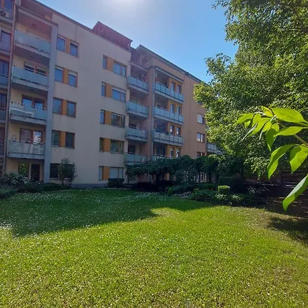 Harmony - Balcony, Ac, Free Parking, Metro, Self Check-in Budapest